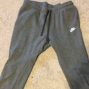 Size: L Classic fit Nike Sweatpants